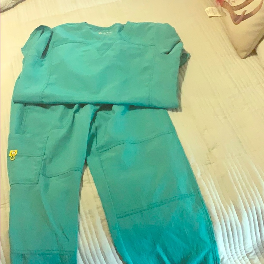 Scrub set